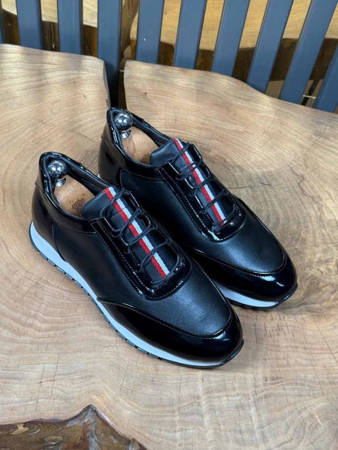 YENİ SEZON TMY SNEAKER MODEL - SİYAH RUGAN / MAT YENİ SEZON TMY SNEAKER MODEL - SİYAH RUGAN / MAT