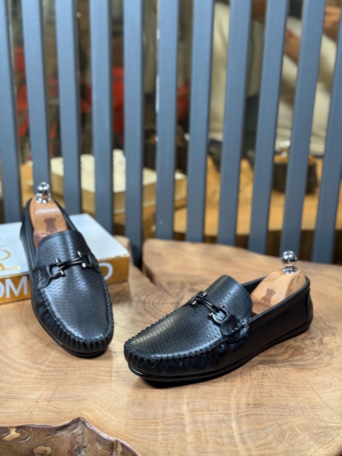 YENİ SEZON YAZLIK TMY ROK MODEL - SİYAH DERİ YENİ SEZON YAZLIK TMY ROK MODEL - SİYAH DERİ