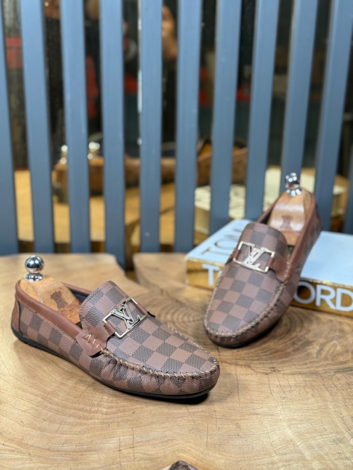 YENİ SEZON YAZLIK LV ROK MODEL - TABA DERİ YENİ SEZON YAZLIK LV ROK MODEL - TABA DERİ