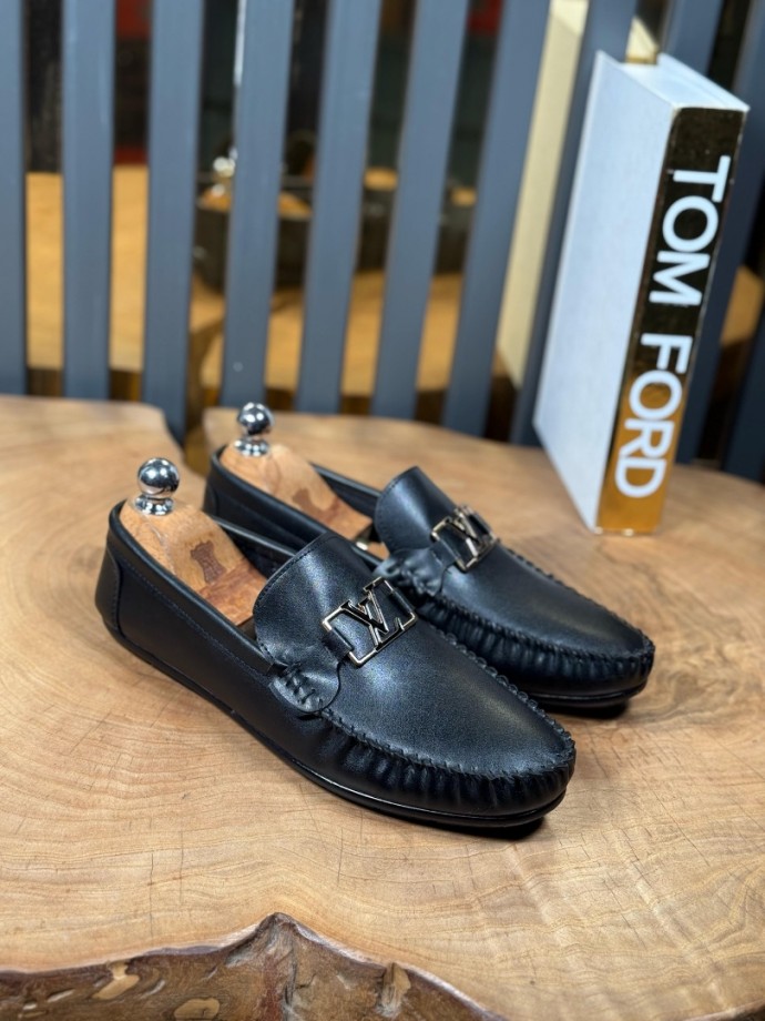 YENİ SEZON YAZLIK LV ROK MODEL - SİYAH MAT DERİ YENİ SEZON YAZLIK LV ROK MODEL - SİYAH MAT DERİ