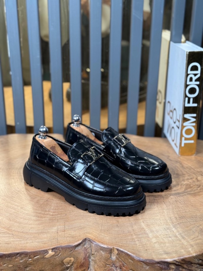YENİ SEZON CASUAL LV MODEL - SİYAH KROKAN DERİ YENİ SEZON CASUAL LV MODEL - SİYAH KROKAN DERİ