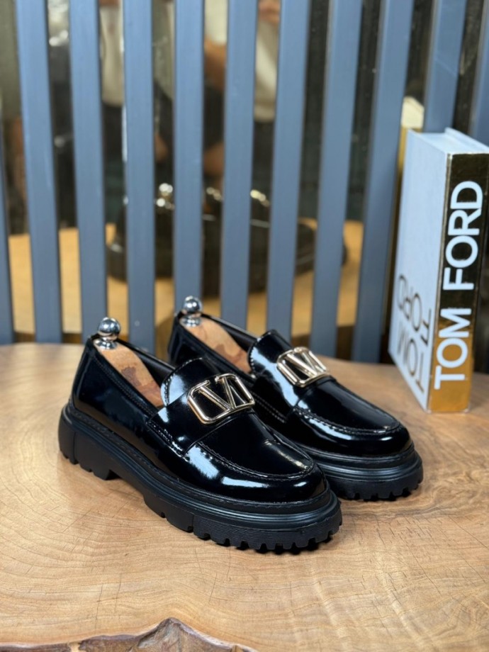 YENİ SEZON CASUAL VLTN MODEL - SİYAH RUGAN YENİ SEZON CASUAL VLTN MODEL - SİYAH RUGAN