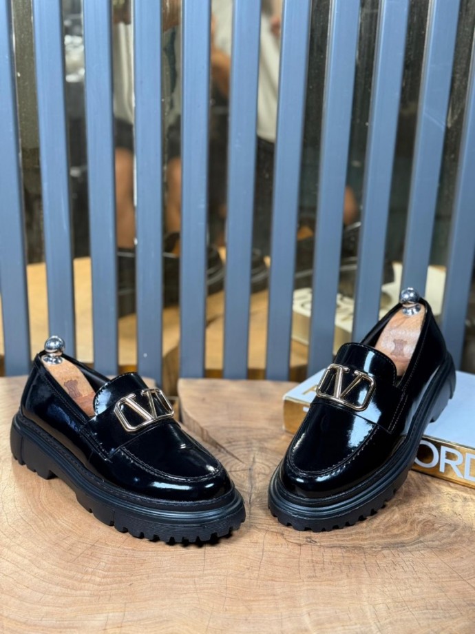 YENİ SEZON CASUAL VLTN MODEL - SİYAH RUGAN YENİ SEZON CASUAL VLTN MODEL - SİYAH RUGAN