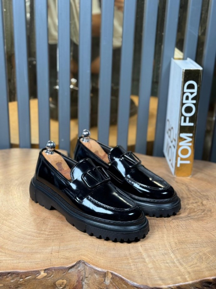 YENİ SEZON CASUAL VLTN MODEL - SİYAH RUGAN YENİ SEZON CASUAL VLTN MODEL - SİYAH RUGAN