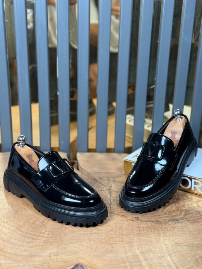 YENİ SEZON CASUAL VLTN MODEL - SİYAH RUGAN YENİ SEZON CASUAL VLTN MODEL - SİYAH RUGAN