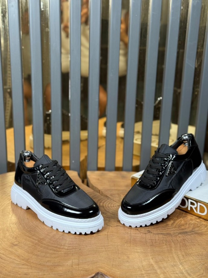YENİ SEZON CASUAL PRD MODEL - SİYAH RUGAN VE SATEN ÖZEL DERİ KAPLAMA 