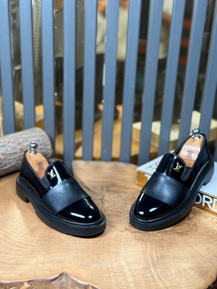 YENİ SEZON L.V CASUAL MODEL - SİYAH RUGAN DERİ