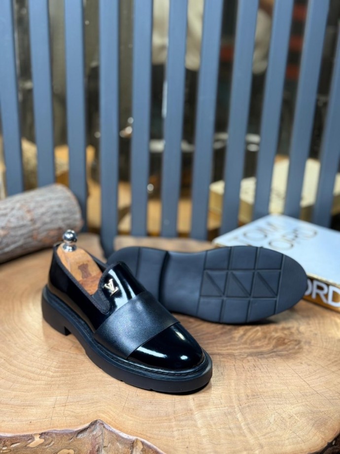 YENİ SEZON L.V CASUAL MODEL - SİYAH RUGAN DERİ
