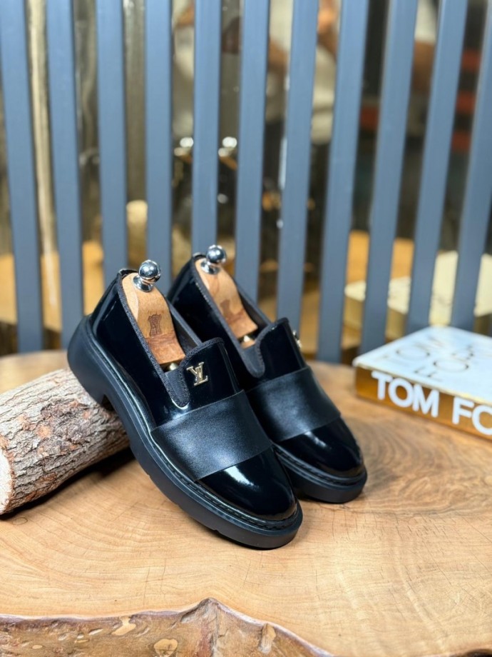 YENİ SEZON L.V CASUAL MODEL - SİYAH RUGAN DERİ